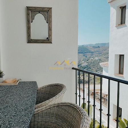 Lovely 2 Bedroomed Apartment With Pool Frigiliana Eksteriør billede