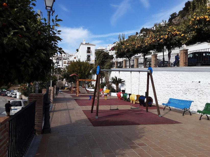 Lovely 2 Bedroomed Apartment With Pool Frigiliana Eksteriør billede